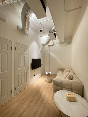 Living area - 1 minute to Taipei Main Station/ 3 bedroom/ near Airport MRT (Taipei City)