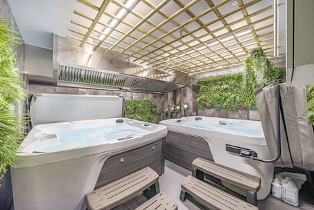 Bañera de hidromasaje interior