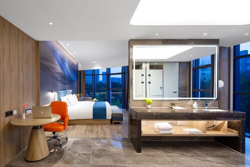 Shenzhen Naive S Hotel (Xili Metro Station Store)