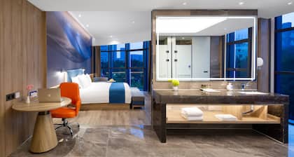 Shenzhen Naive S Hotel (Xili Metro Station Store)