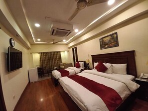 9 bedrooms, WiFi, bed sheets