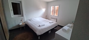 2 bedrooms, bed sheets