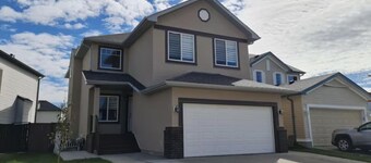 Spacious, comfortable, air-conditioned. Near Airport.