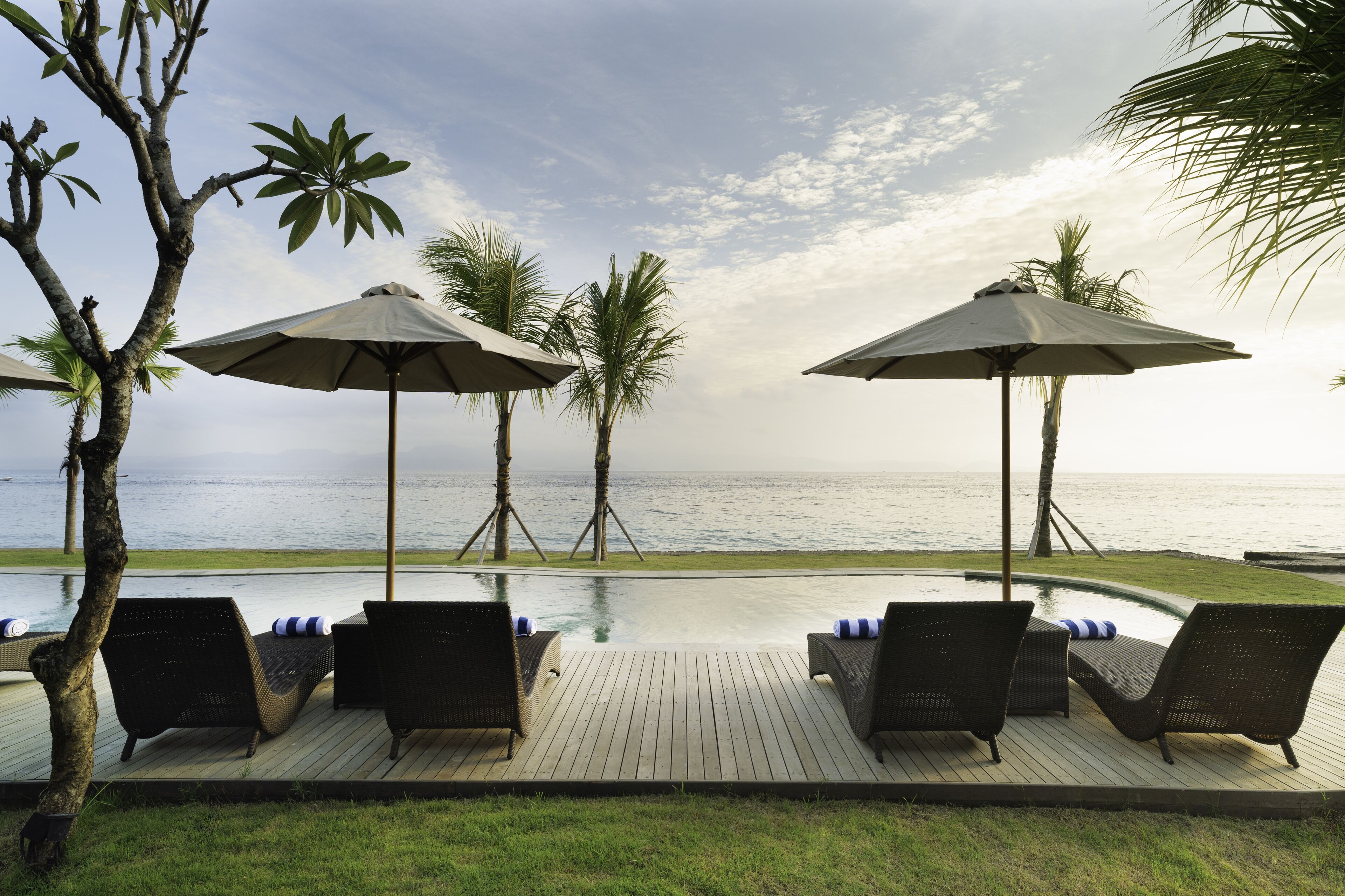 Außenpool, Sonnenschirme