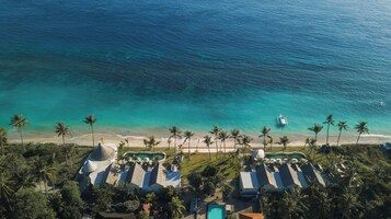 En la playa, arena blanca