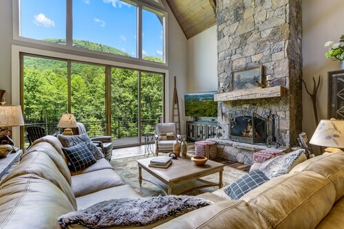 Shortoff Mountain View | Luxury Home Minutes From Downtown With Great View Of Shortoff Mountain