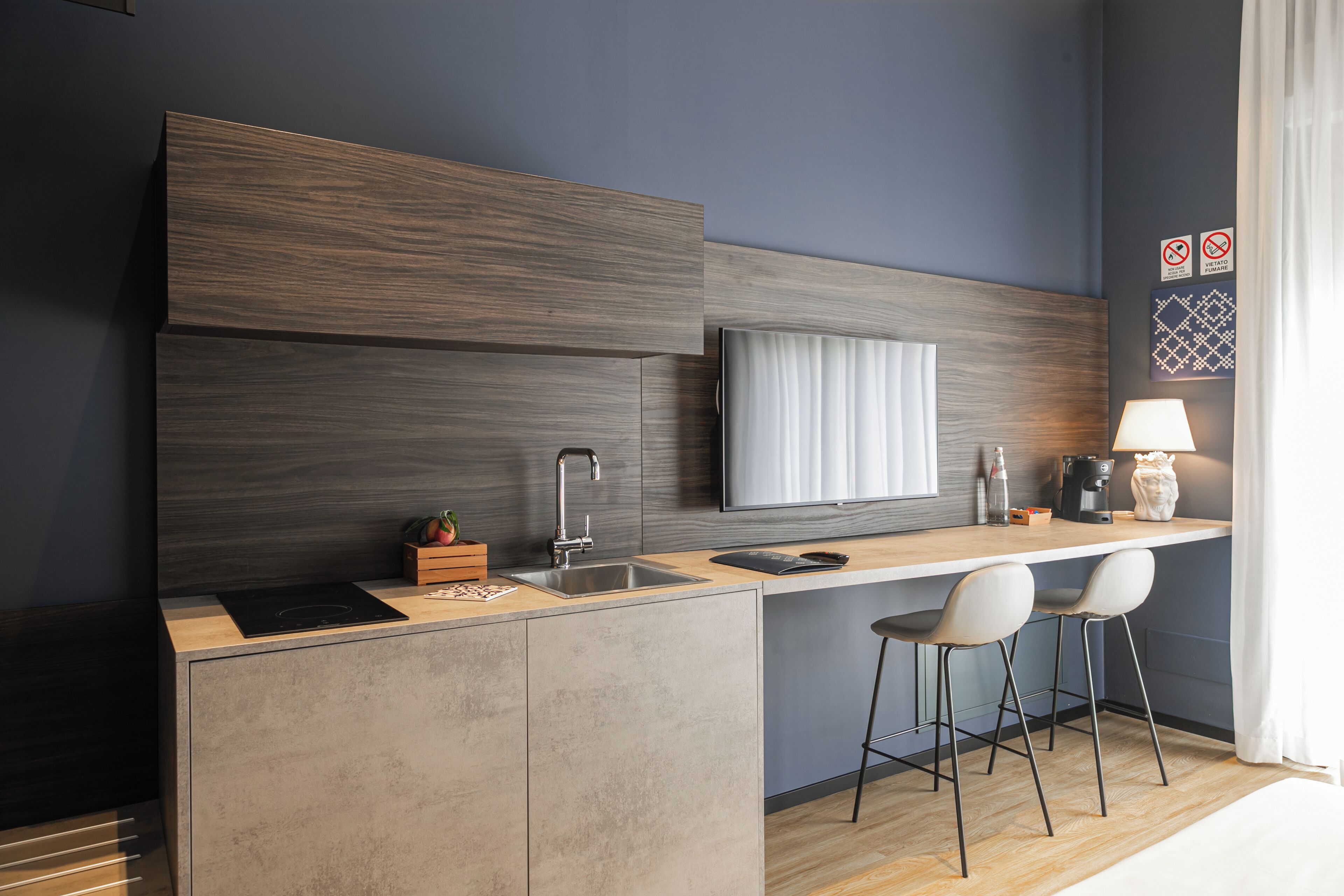 Deluxe Room | Private kitchen | Fridge, espresso maker, coffee/tea maker, cookware/dishes/utensils