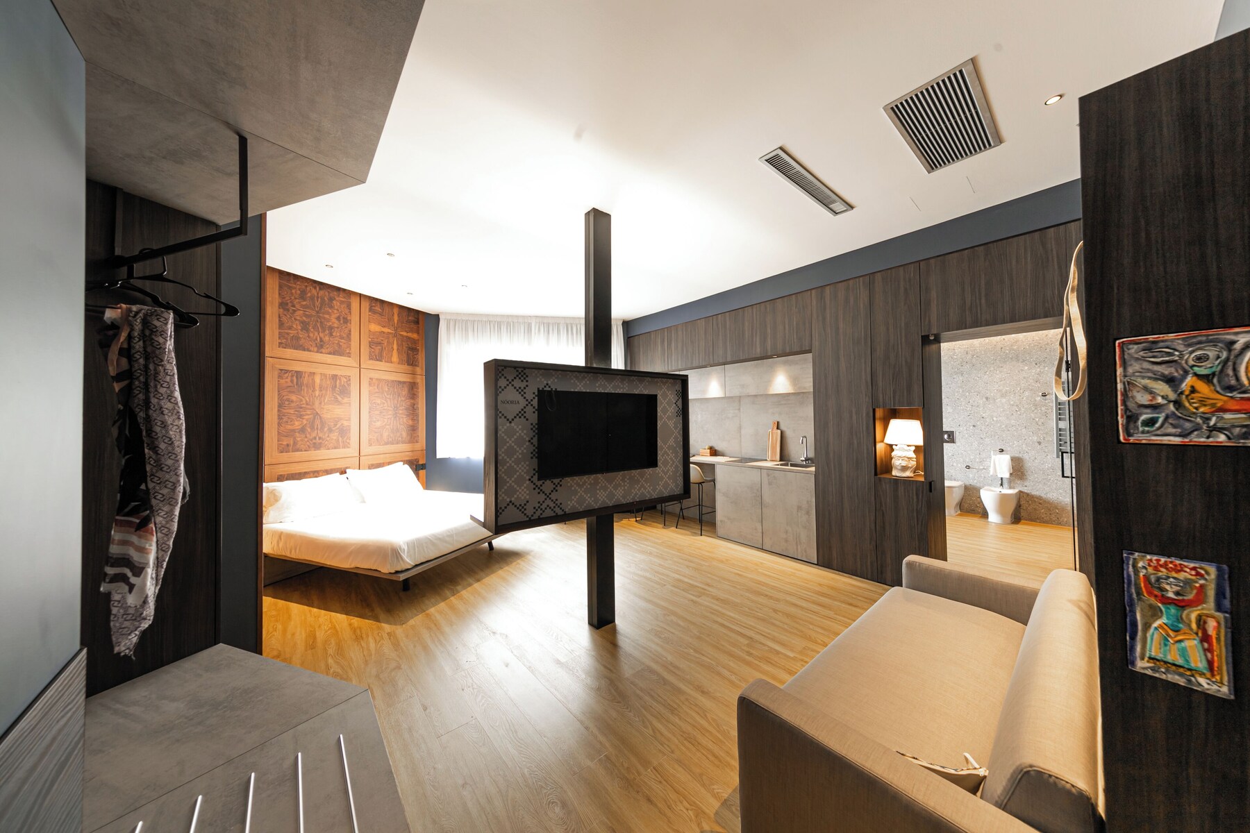 Junior Studio Suite | Down duvets, in-room safe, desk, laptop workspace