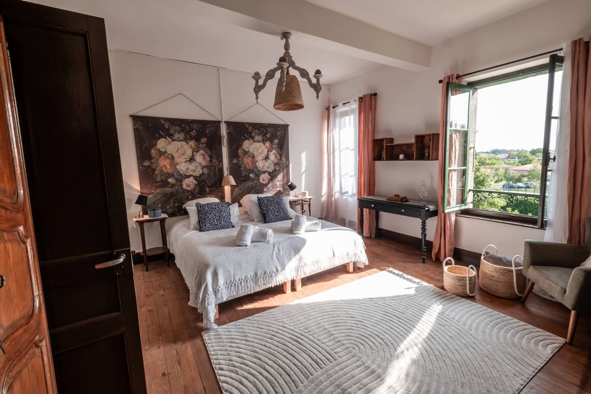 7 間睡房、房內夾萬、熨斗/熨衫板、免費 Wi-Fi