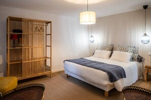 7 chambres, coffres-forts dans les chambres, fer et planche Ă repasser
