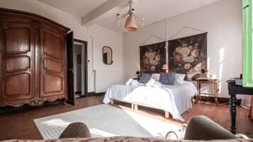 7 slaapkamers, een kluis op de kamer, een strijkplank/strijkijzer