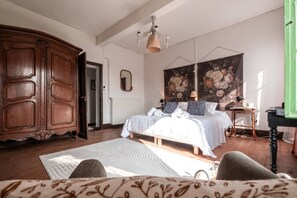 7 habitaciones y caja de seguridad en la habitación