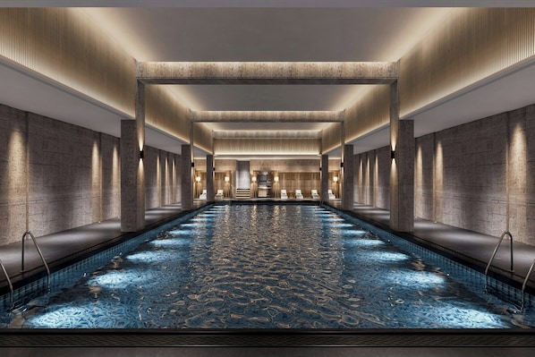 Utomhuspool och livvakter på plats