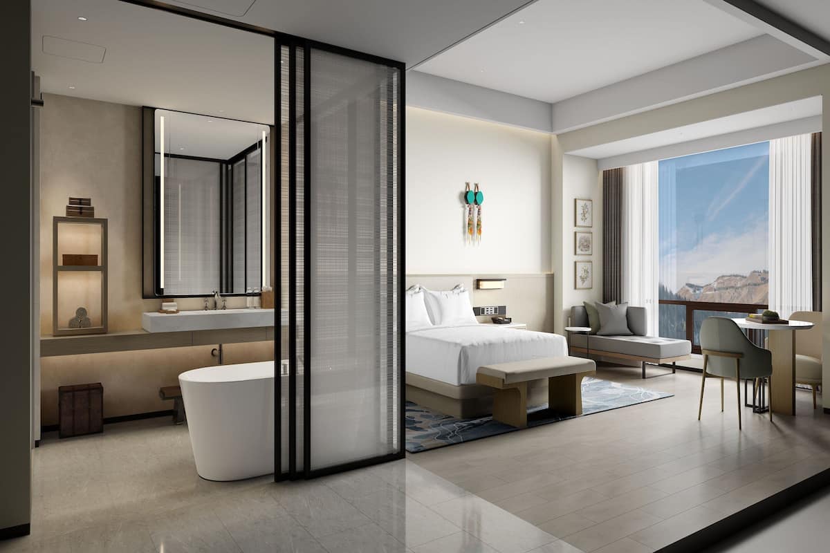 Pillowtop beds, in-room safe, desk, blackout drapes
