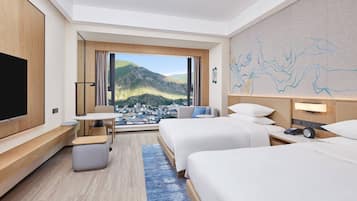 Colchones con pillow-top y caja de seguridad en la habitación