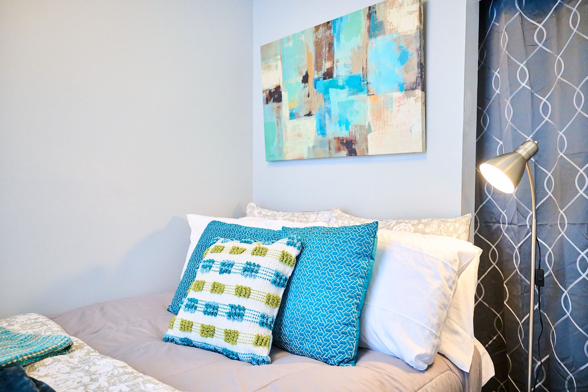 2 quartos, ferros/tábuas de passar roupa, berço de viagem