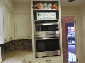 Kochgeschirr/Geschirr/Besteck