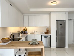 Private kitchen - Luxury Green Point Apartment  (Cape Town)
