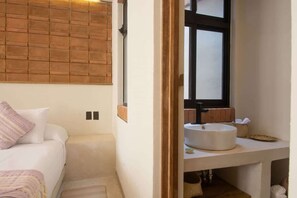 1 室のベッドルーム、デスク、WiFi、ベッドシーツ