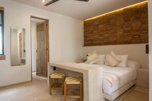 1 bedroom, desk, WiFi, bed sheets