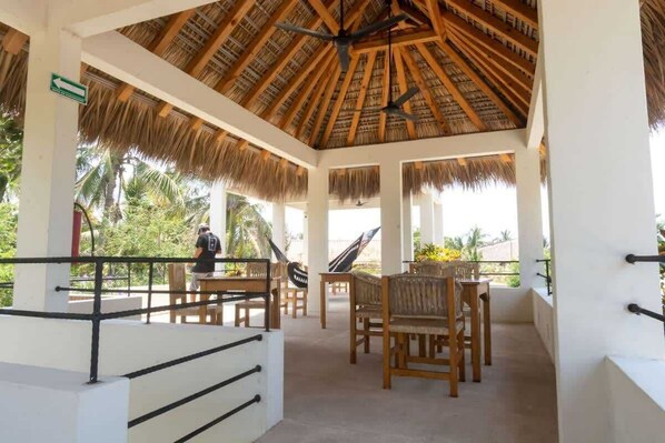 Outdoor dining - Casa Aymara 401: Palapa, Wifi & Playa (Brisas de Zicatela)