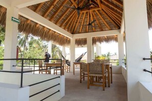 Outdoor dining - Casa Aymara : Balcony & Nearby Beach (Brisas de Zicatela)