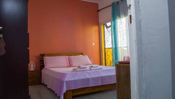 Room, 4 Bedrooms, Smoking, Balcony | 4 bedrooms
