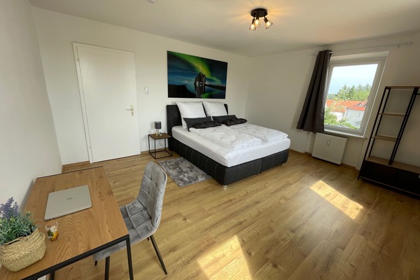 Schlafzimmer 1 - Kingsize Bett 180cm Breite