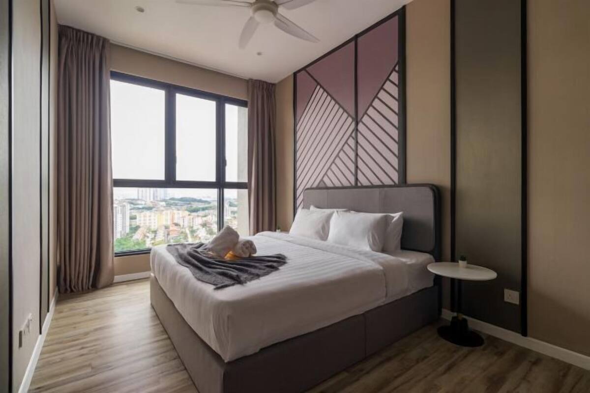 Desk, blackout drapes, iron/ironing board, free WiFi