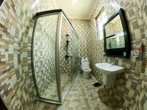 Deluxe Room, 1 King Bed | Bathroom - SANDMARK HOTEL SERENGETI  (Bariadi)