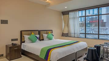 Deluxe Room | Desk, iron/ironing board