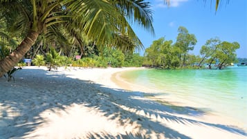 Privat strand, vit sandstrand, sportdykning och snorkling