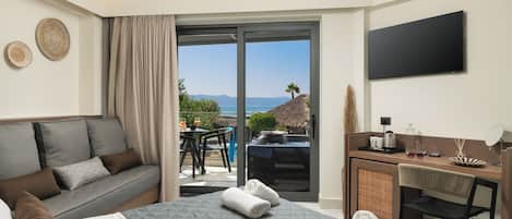 Deluxe Room with Outdoor Hot Tub | 1 quarto, cofres nos quartos, escrivaninha