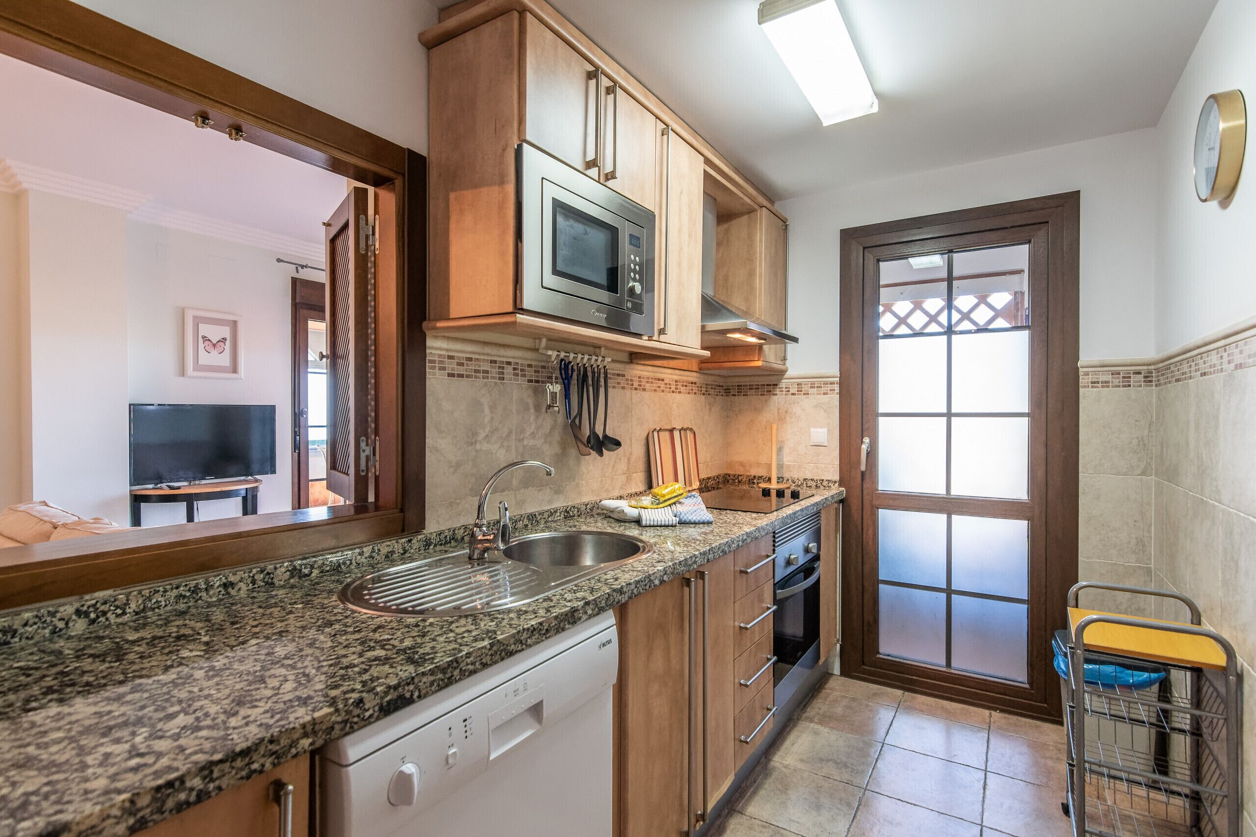 Kühlschrank, Mikrowelle, Ofen, Geschirrspüler