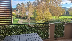 Terrace/patio - Trois Pièces , Terrasse, 15' à Pied de la mer (Saint-Cyr-sur-Mer)