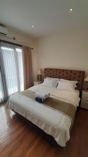 2 bedrooms, iron/ironing board, WiFi - 1 minute to the zoo! 2 Bedroom villa w/ private pool and gazebo (Gianyar)