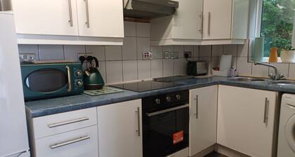 MALTING-GREEN DOOR-One Bedroom Apartment