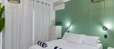 3 chambres, coffres-forts dans les chambres, bureau