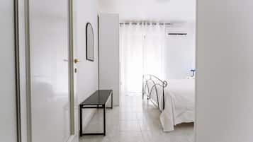 3 makuuhuonetta, silitysrauta/-lauta, ilmainen Wi-Fi, vuodevaatteet