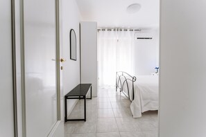 3 bedrooms, iron/ironing board, free WiFi, bed sheets - Apartment 'Artemisia House Vastema' with Private Terrace, Balcony and Air Conditioning (Quartu S.Elena)