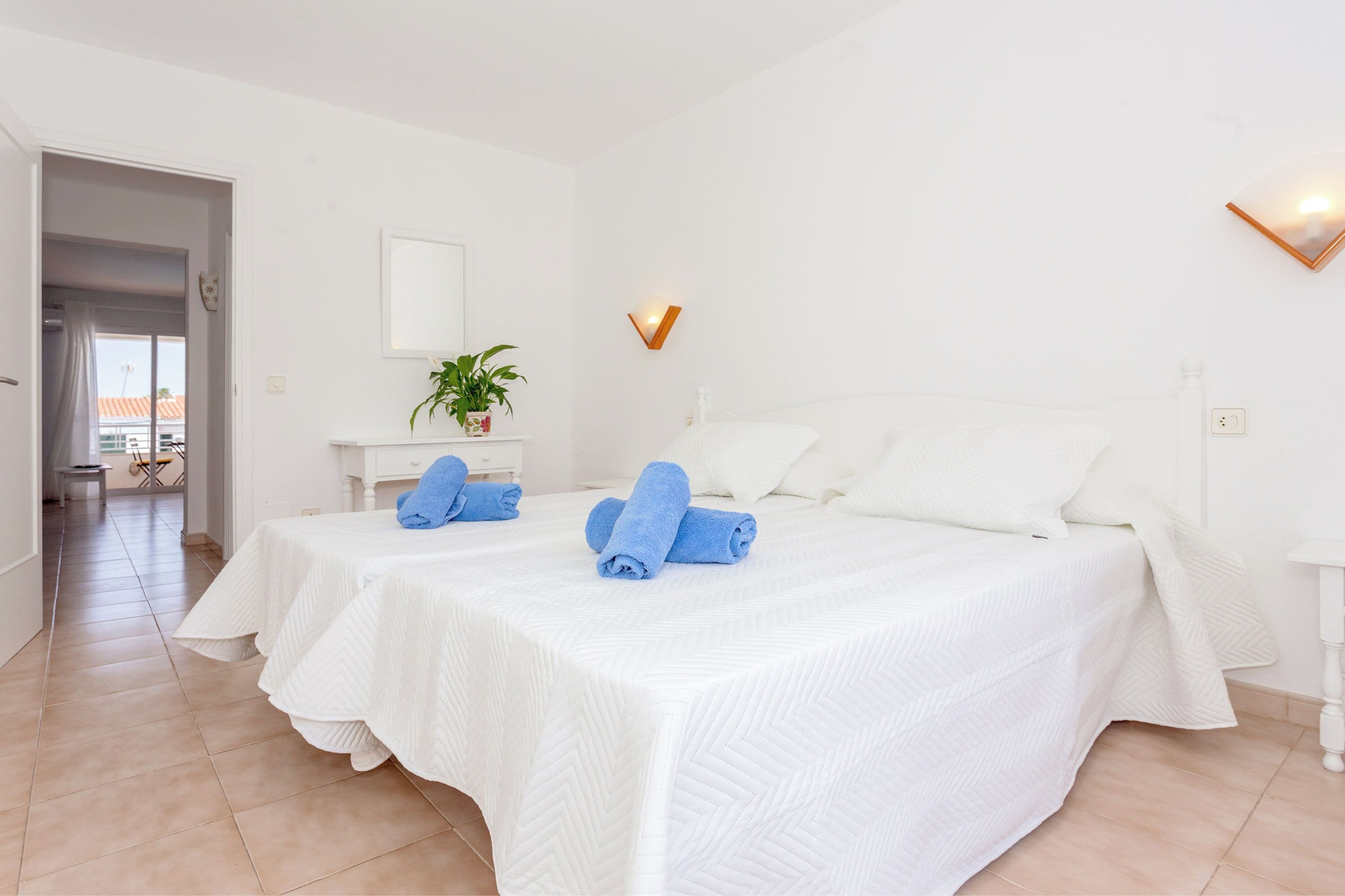 1 slaapkamer, een strijkplank/strijkijzer, wifi, beddengoed