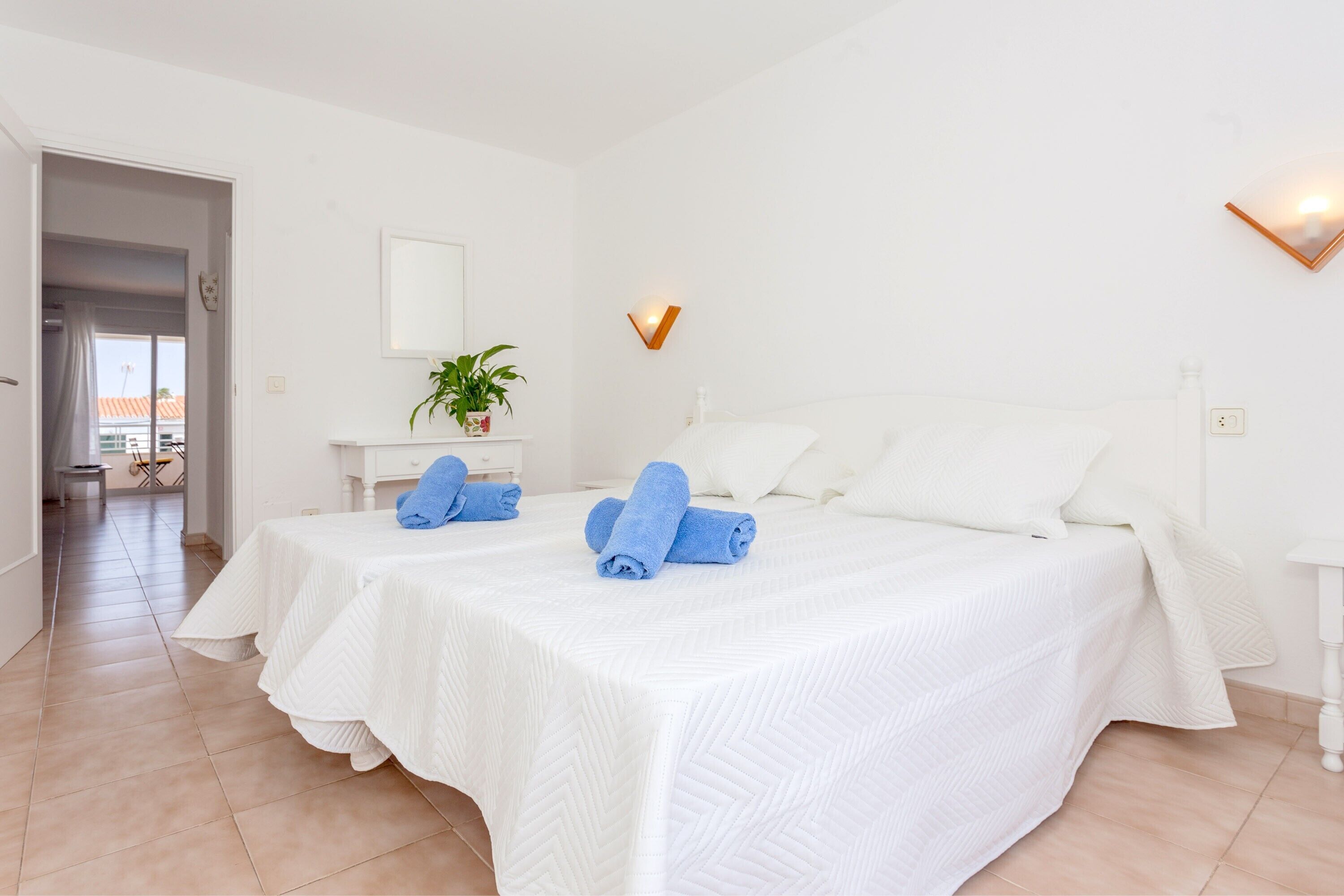 1 slaapkamer, een strijkplank/strijkijzer, wifi, beddengoed