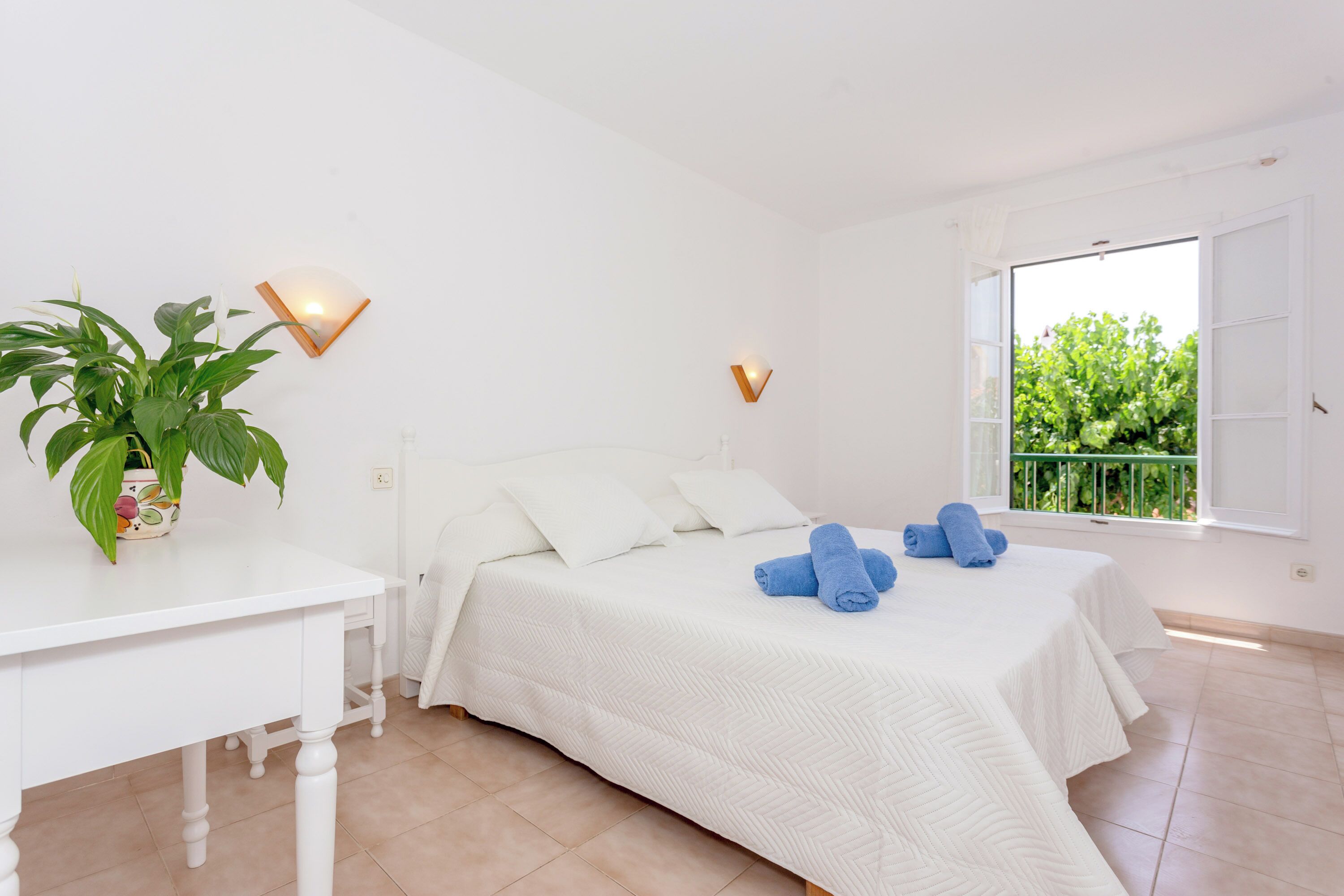 1 slaapkamer, een strijkplank/strijkijzer, wifi, beddengoed