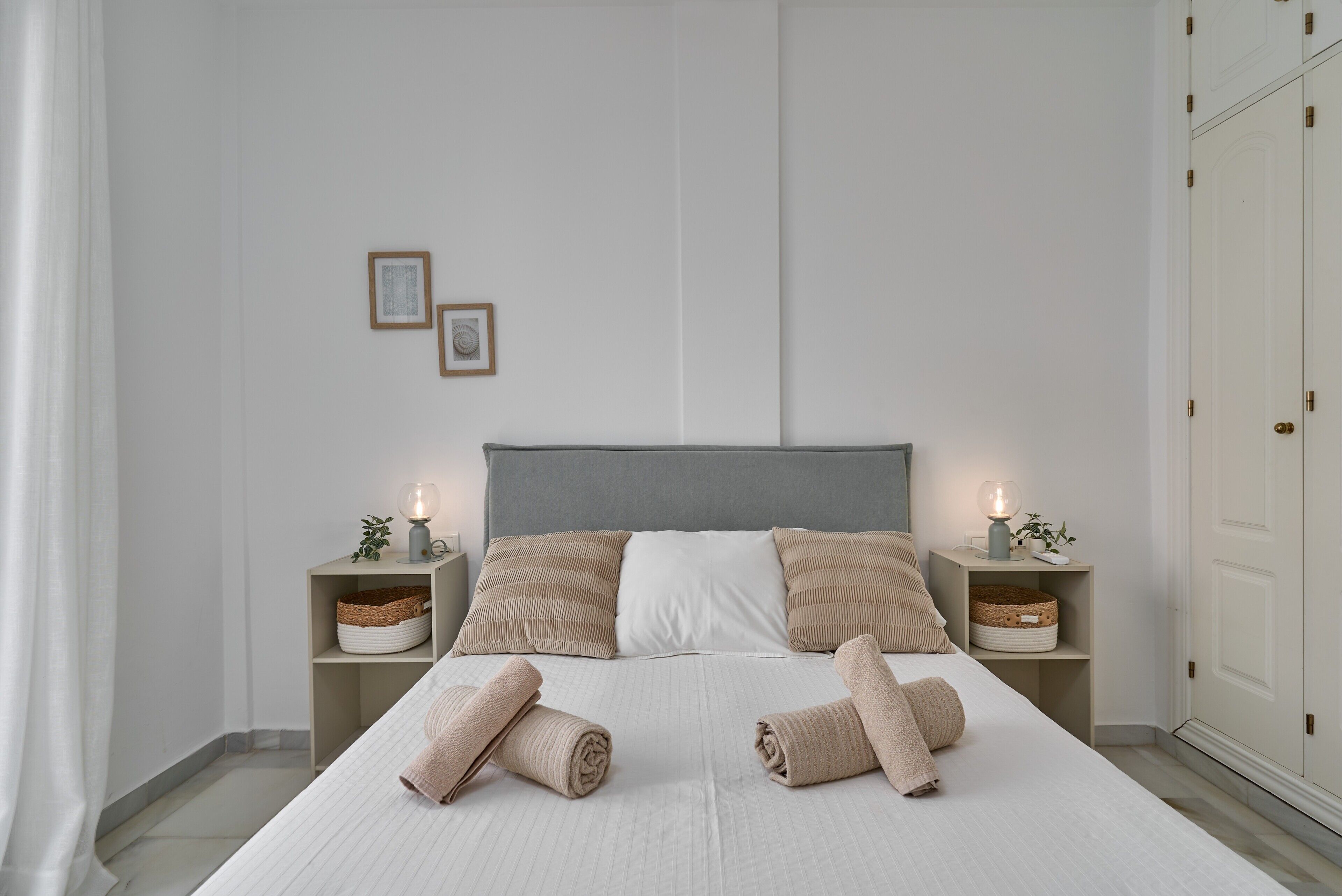 2 slaapkamers, een strijkplank/strijkijzer, gratis wifi, beddengoed