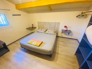 2 bedrooms, iron/ironing board, WiFi (free), bed sheets