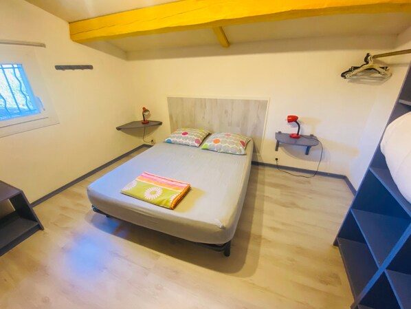 1 bedroom, iron/ironing board, WiFi (free), bed sheets