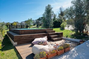 Property grounds - Villa "Casa Romantica" with Shared Pool, 2 Private Terraces & Wi-Fi (Otranto)