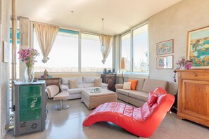 Fireplace - Vacation Home "Villa Deluxe" with Shared Pool, Private Terrace & Wi-Fi (Otranto)