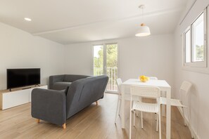 TV - Holiday Home "Casita Palmeras" with Mountain View, Private Garden & Wi-Fi (Canyelles)