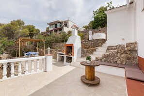 Terrace/patio - Holiday Home "Casita Palmeras" with Mountain View, Private Garden & Wi-Fi (Canyelles)